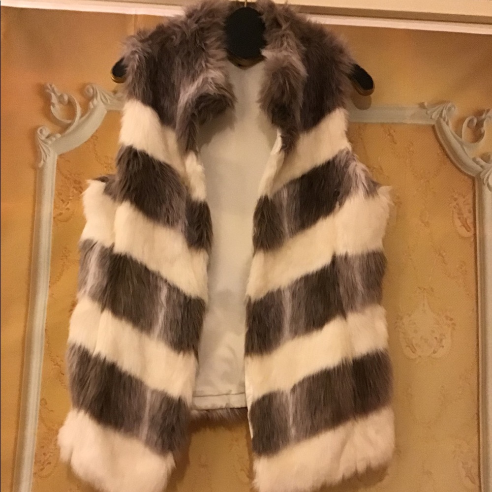 Faux Chevron fur Women’s Vest - Picture 2 of 2